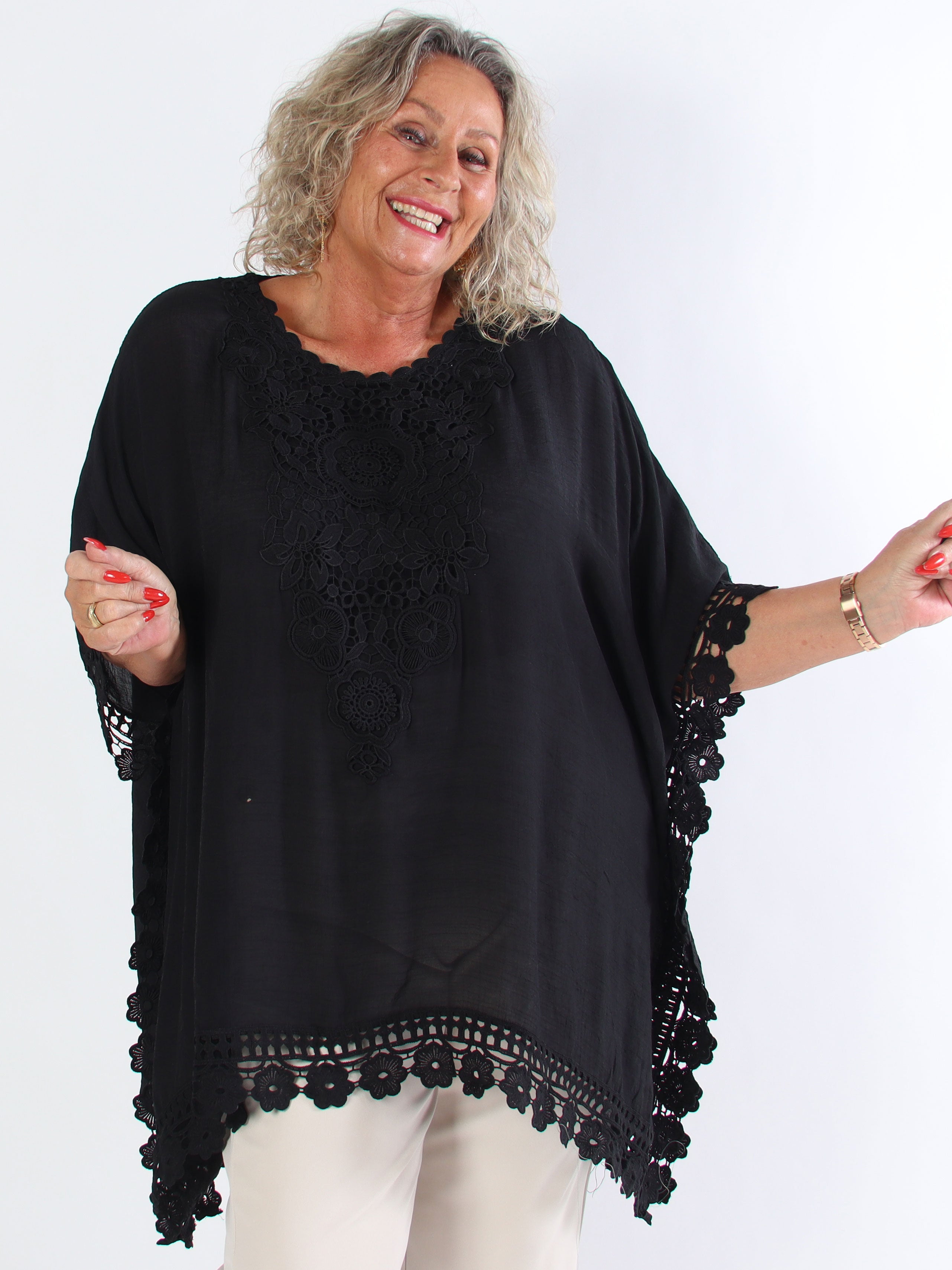 Elena - Blød plus size tunika i bomuld med fine broderinger